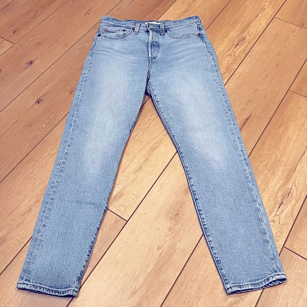 Levi wedgie straight size 27